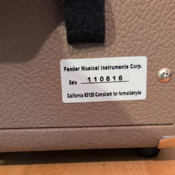 Fender Black and Tan Portable Audio Amplifier with Microphone - Picture 3 of 3